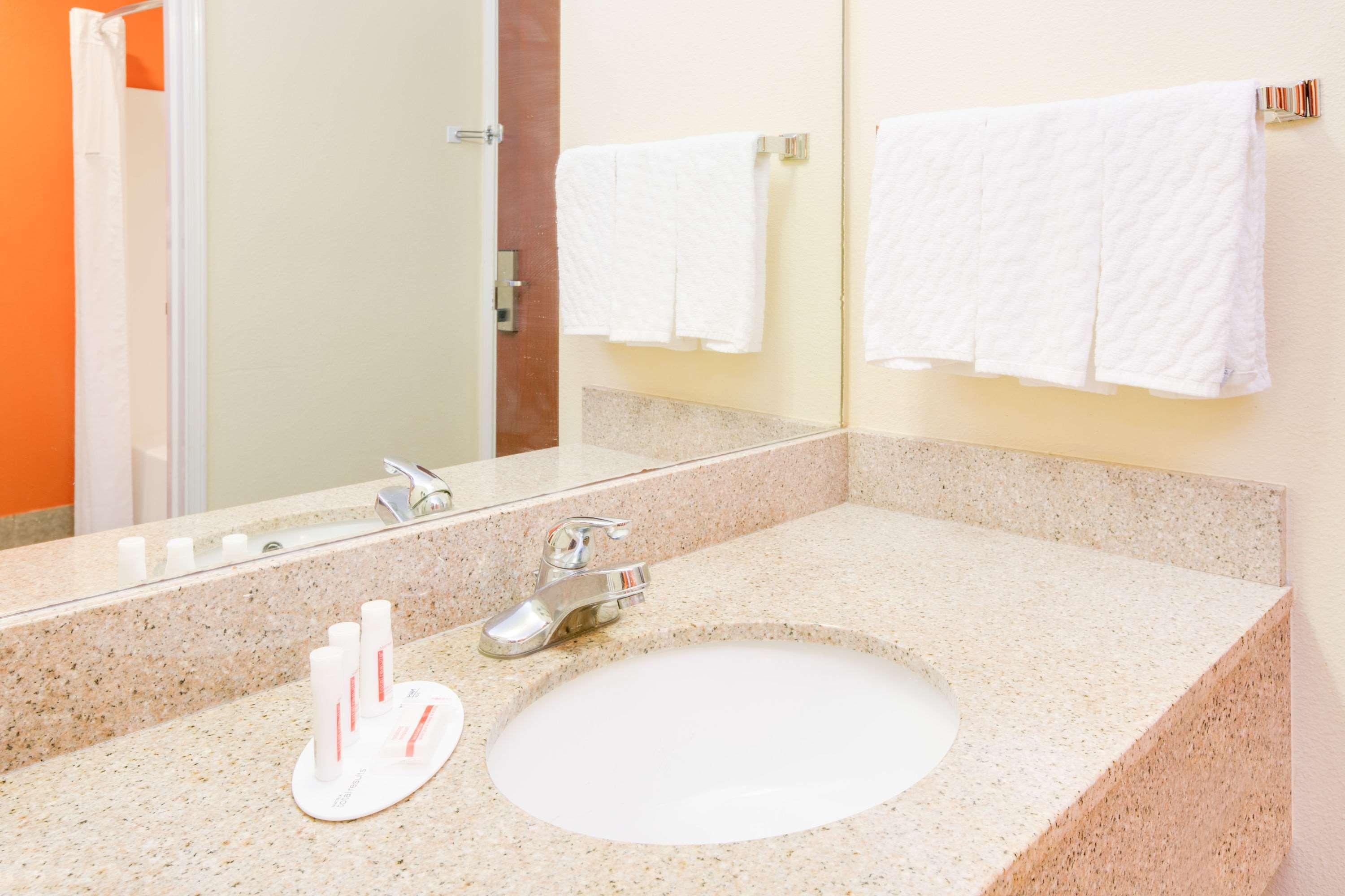 Surestay Hotel By Best Western Alexandria Airport מראה חיצוני תמונה